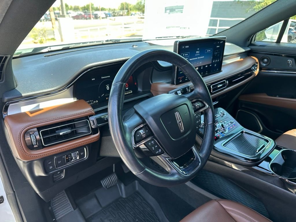 Used 2022 White Lincoln Reserve image 4