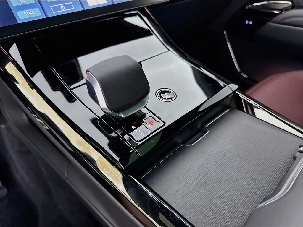 New 2026 Borasco Grey Land Rover Dynamic SE image 17