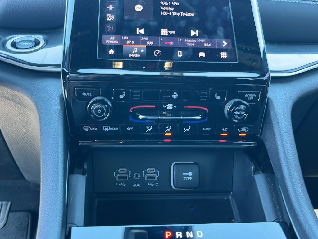 Used 2023 White Jeep Altitude image 19