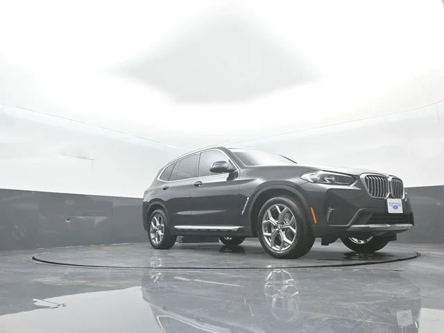Used 2022 Dark Graphite BMW xDrive30i image 34