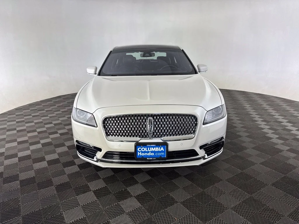 Used 2018 White Lincoln Select image 2
