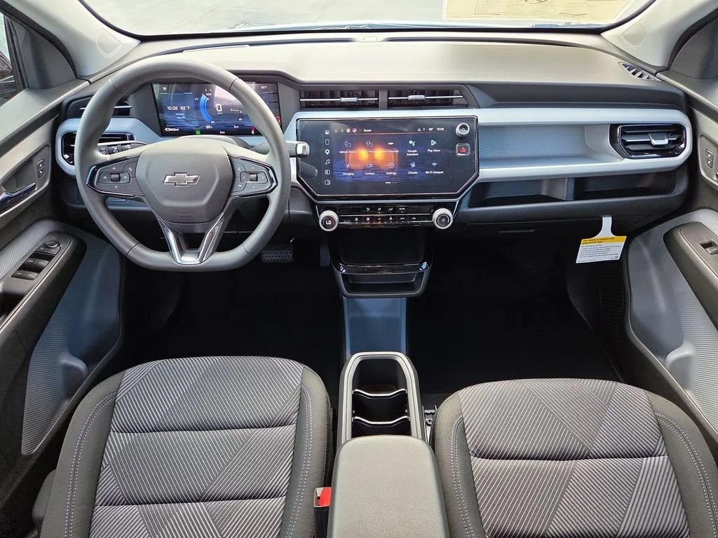New 2027 Summit White Chevrolet LT image 11