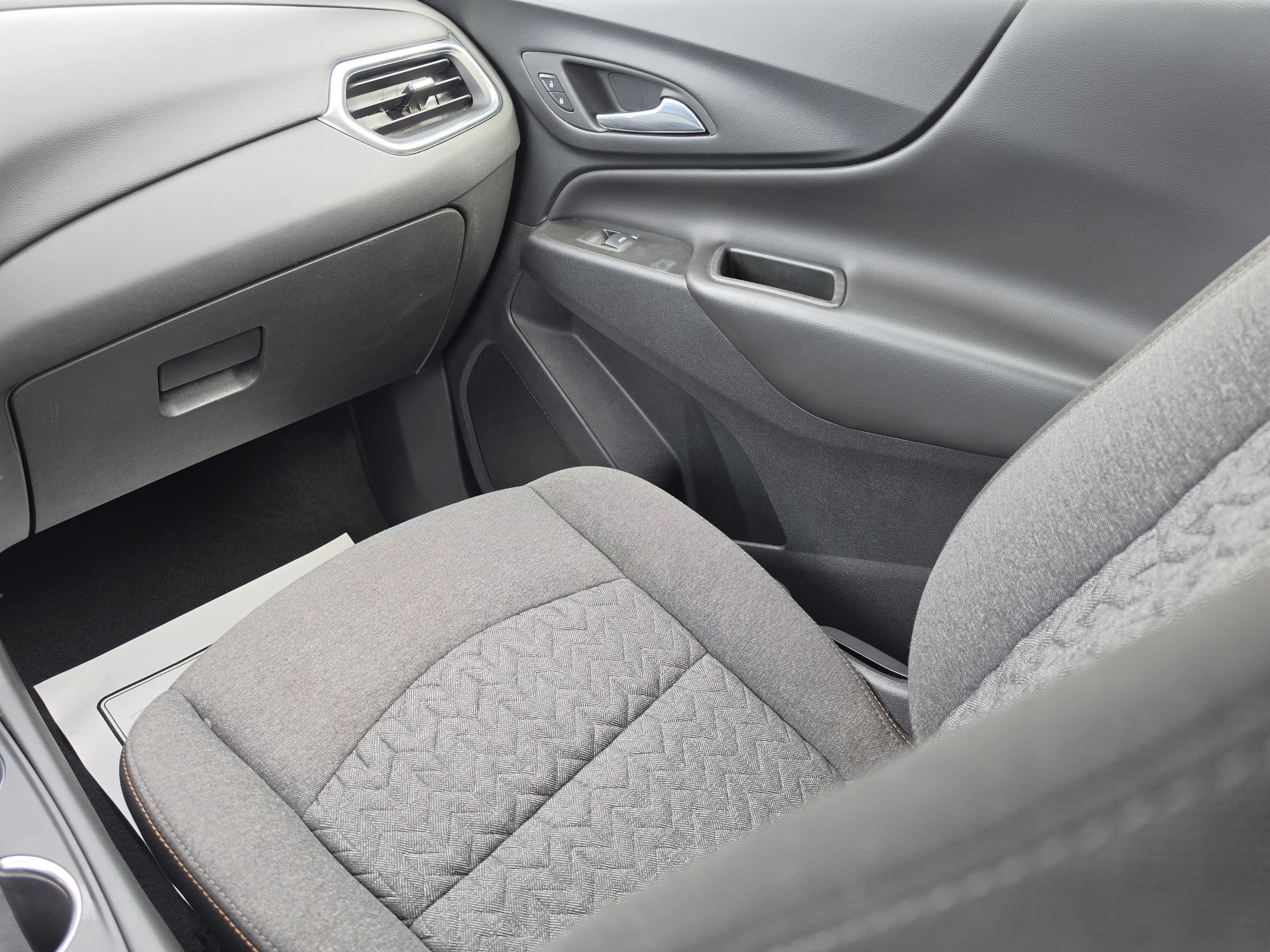 Used 2024 Summit White Chevrolet LT image 18