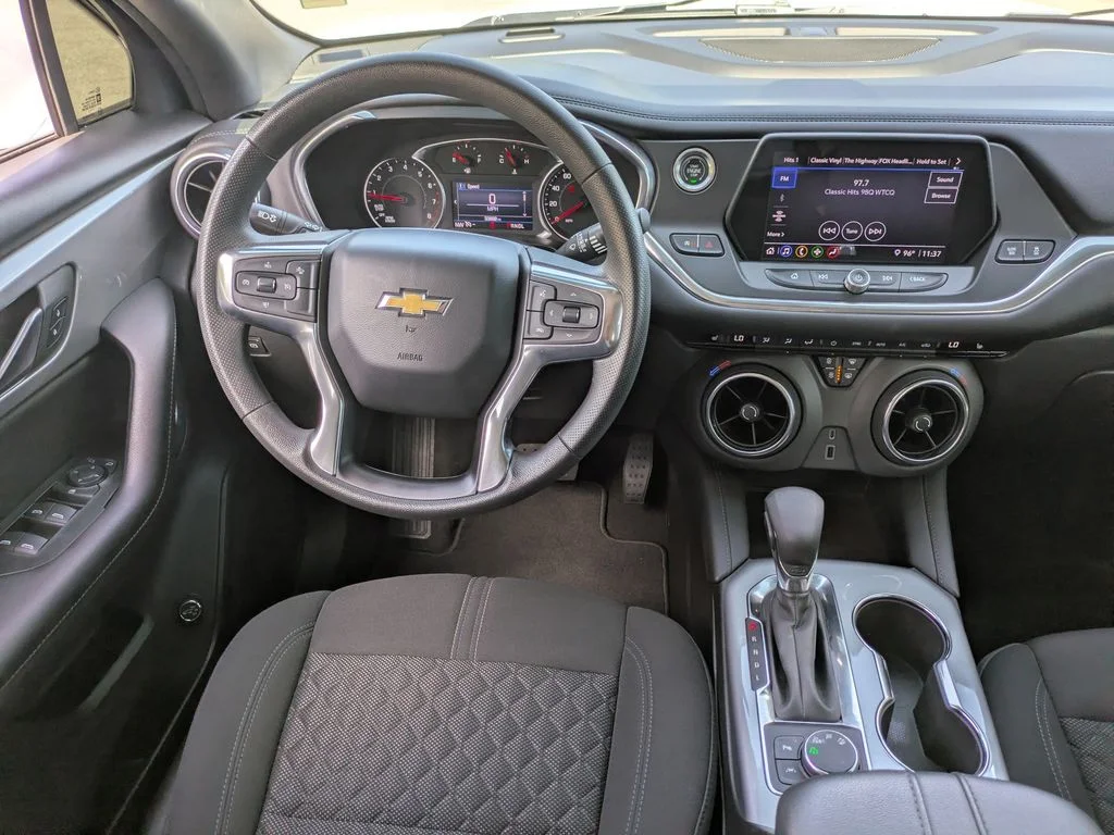 Used 2022 White Chevrolet LT image 17