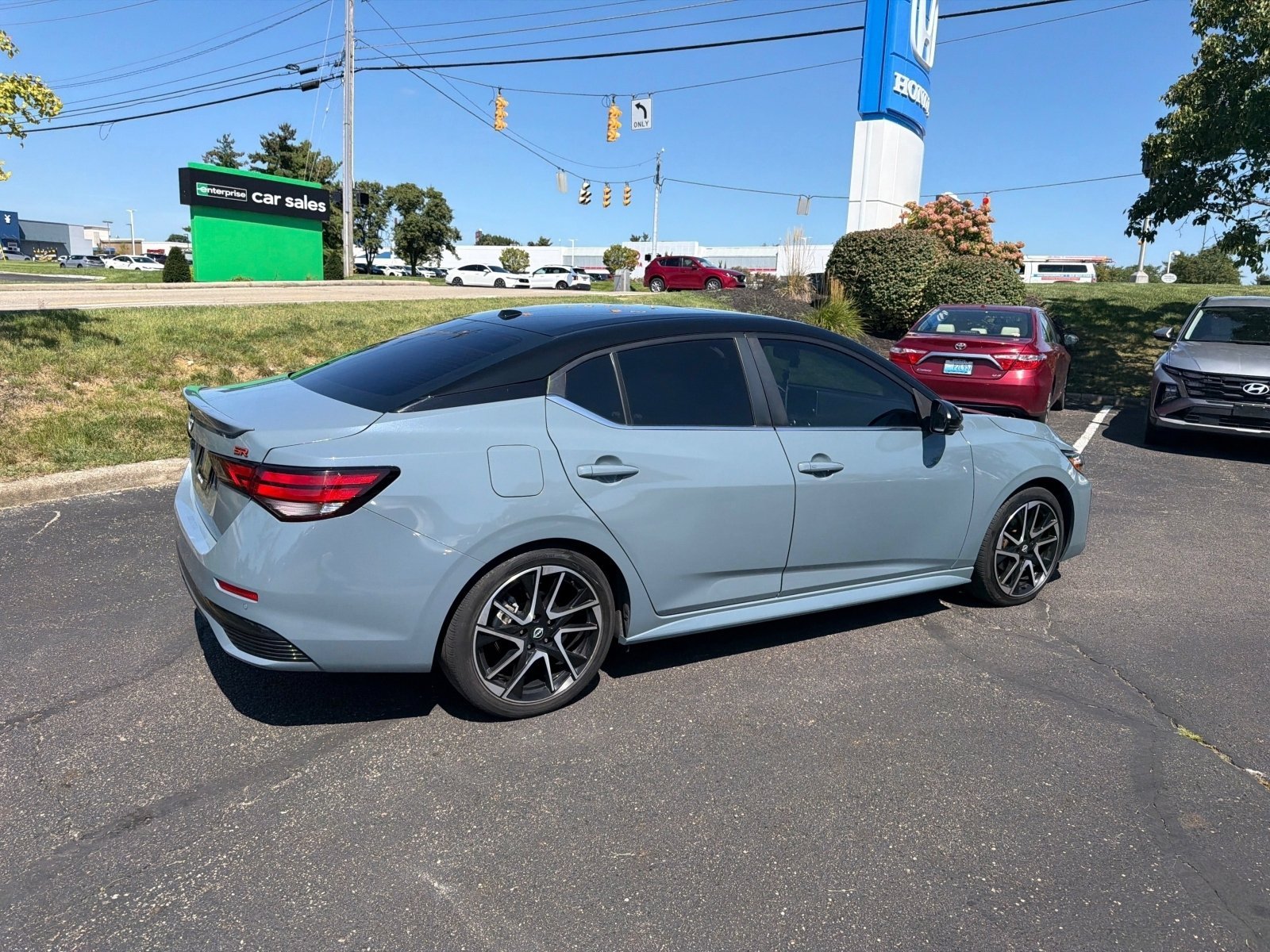 Used 2024 Atlantic Gray Metallic/Super Black Nissan SR image 16