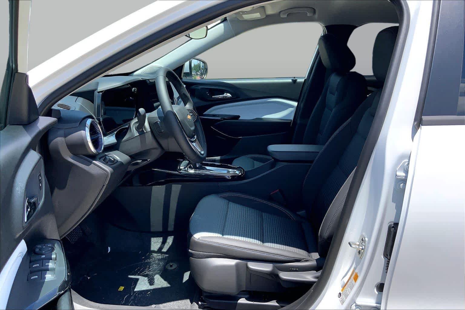 2026 Chevrolet Trax LT - Photo 10