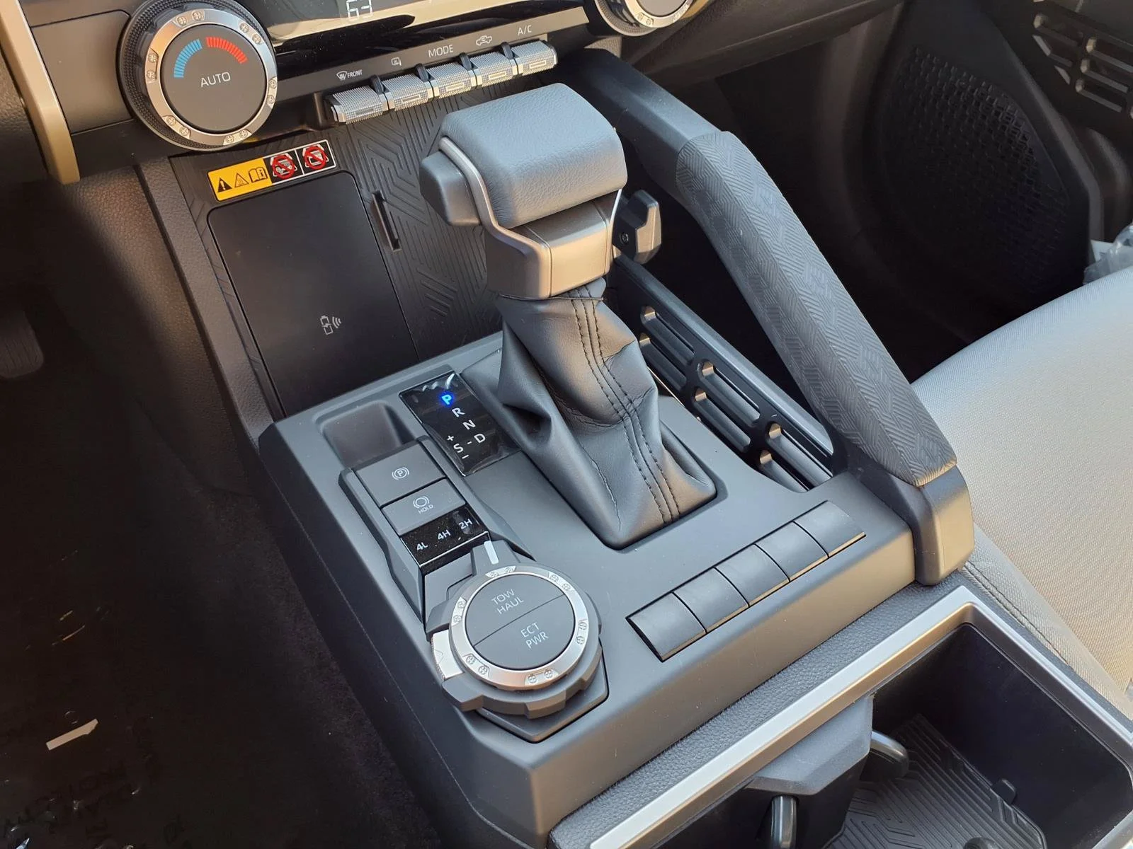 2026 Toyota Tacoma SR5 - Photo 9