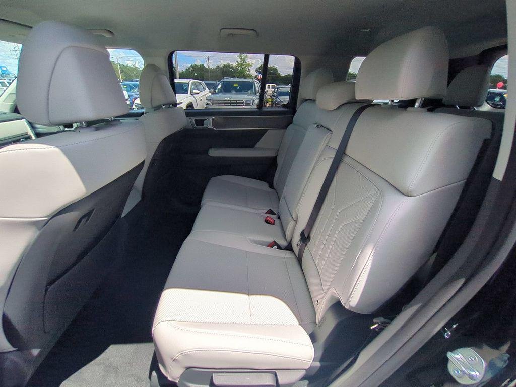 New 2027 Black Hyundai SEL FWD image 17