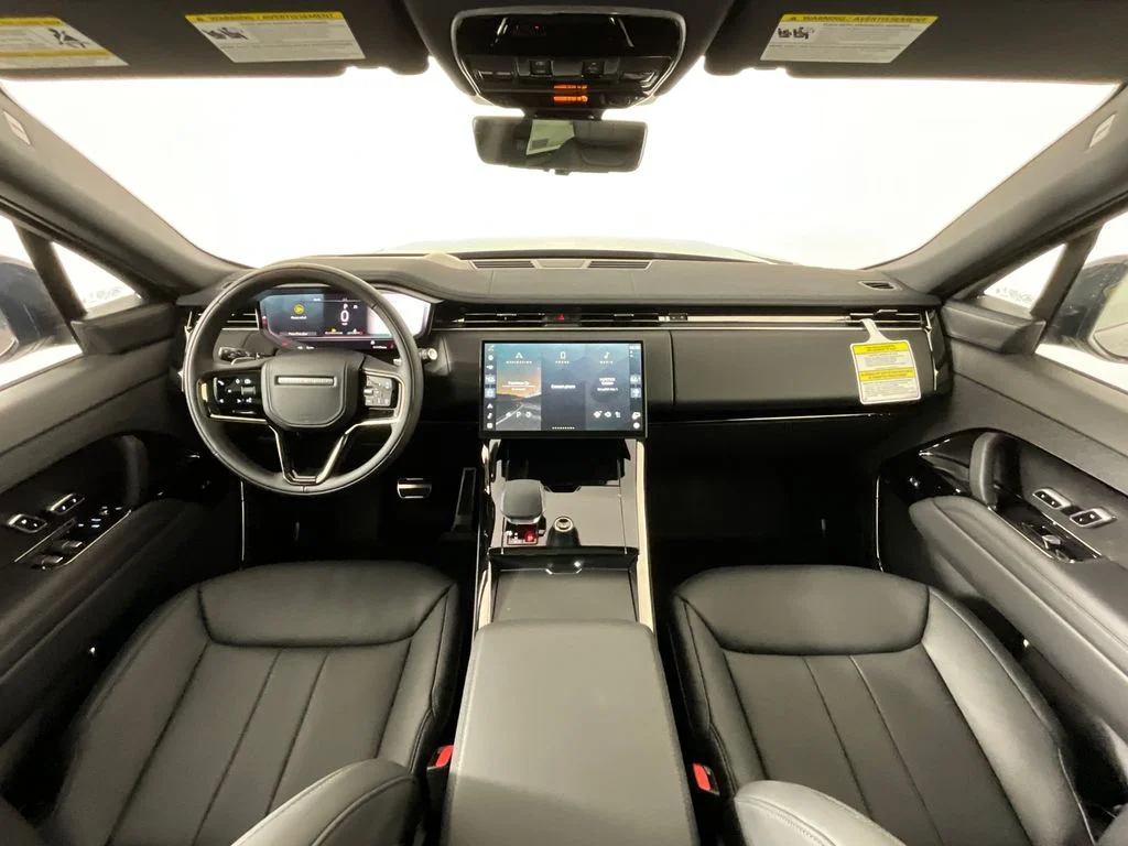 New 2026 Santorini Black Metallic Land Rover Dynamic SE image 4