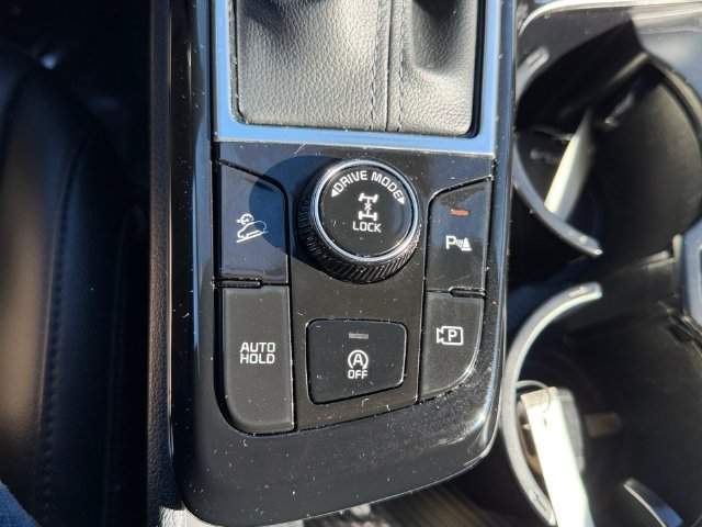 Used 2025 White Kia X-Line image 24