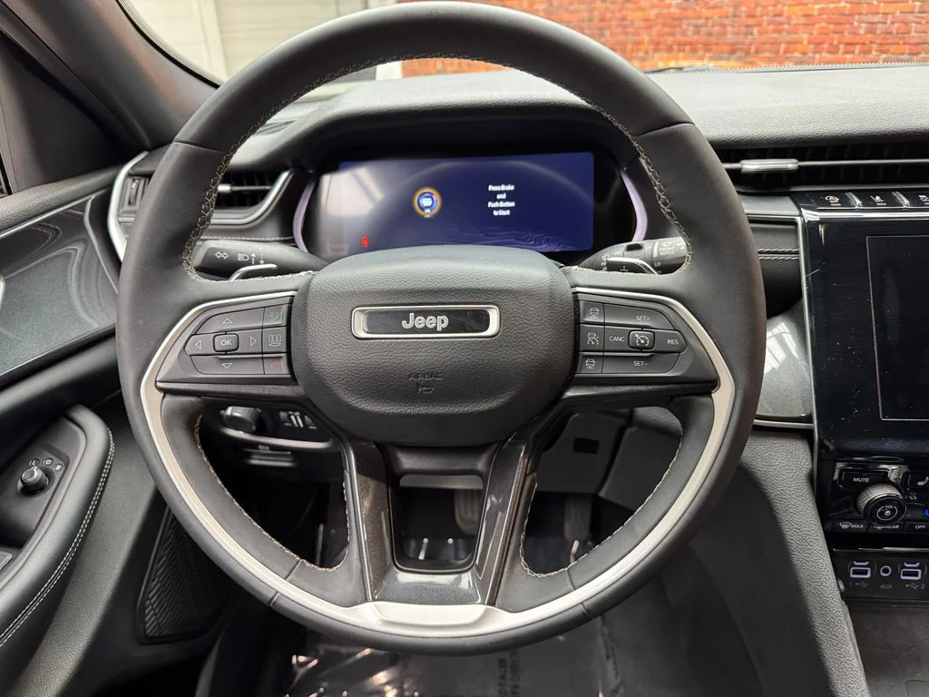 Used 2023 Diamond Black Jeep Altitude X image 12