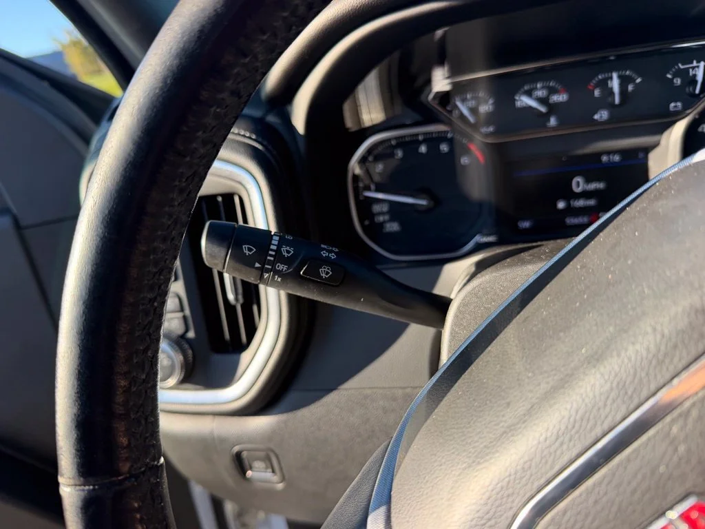Used 2021 SUMMIT WHITE GMC Elevation image 30
