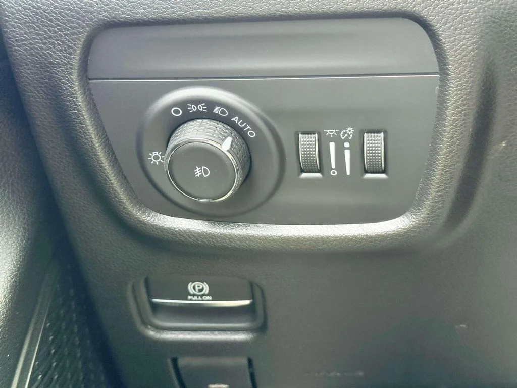 Used 2024 Silver Jeep Limited image 19