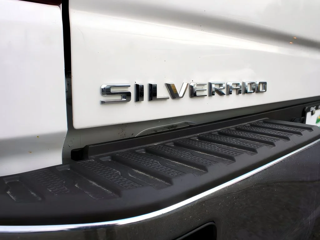 Used 2023 Summit White Chevrolet LT image 32