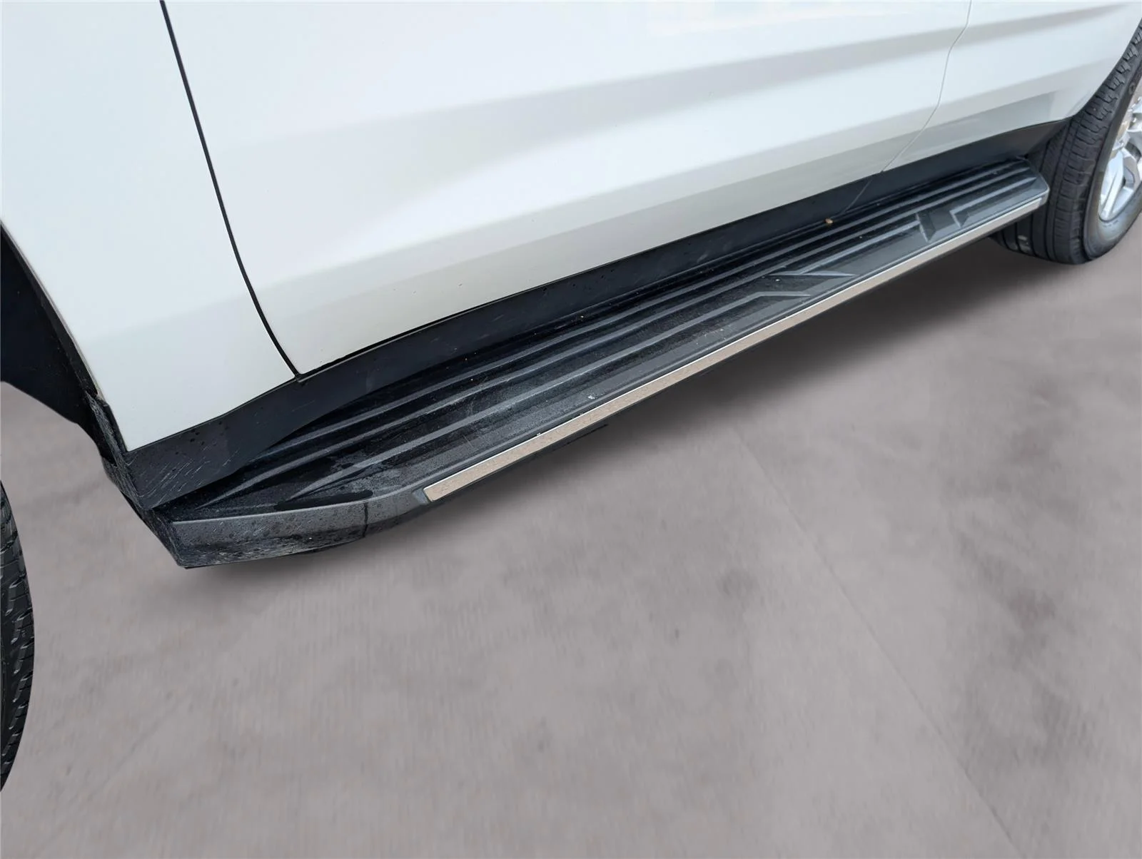 Used 2023 Summit White Chevrolet LS image 34