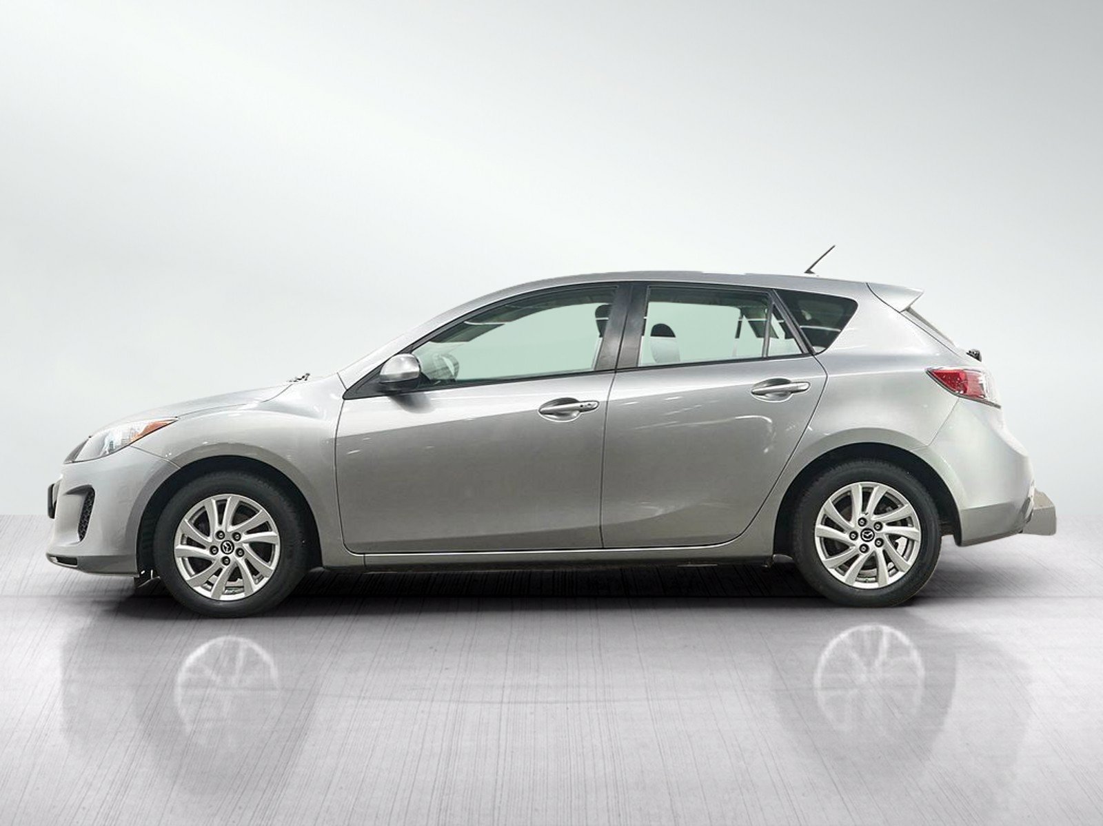 Used 2013 Mazda MAZDA3 i Touring with VIN JM1BL1L70D1720168 for sale in Burnsville, Minnesota