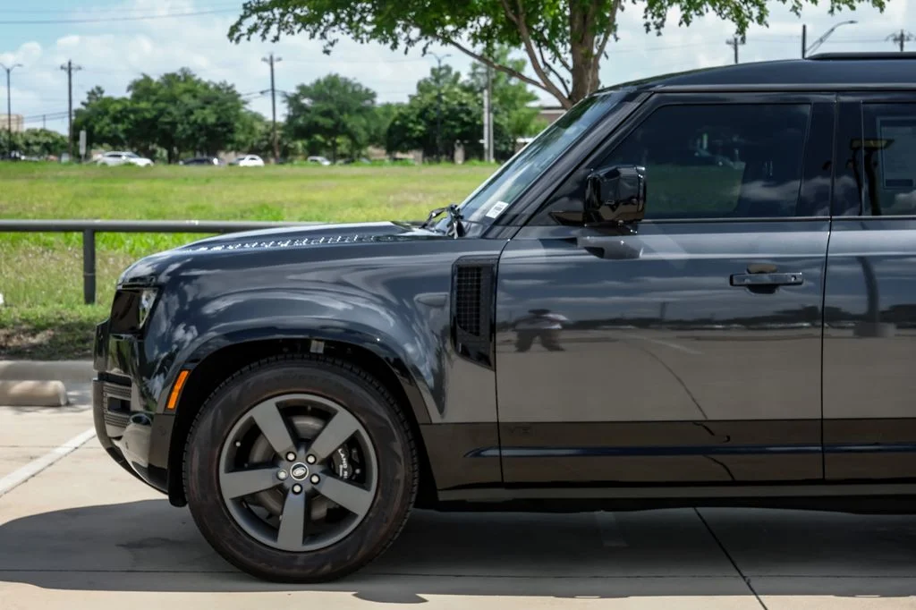 2025 Land Rover Defender V8 - Photo 14