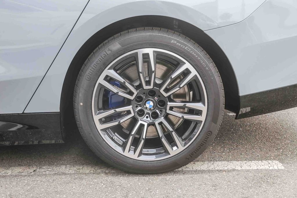 New 2027 Brooklyn Grey Metallic BMW 550e xDrive image 8