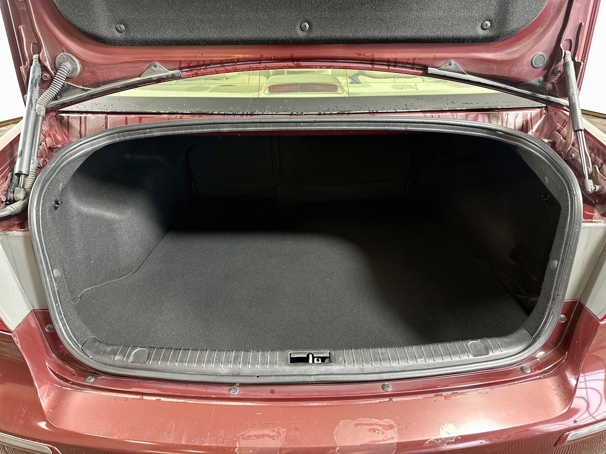 Used 2009 Dark Cherry Red Hyundai Limited image 25