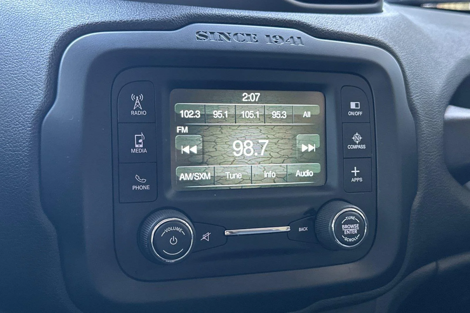Used 2016 Alpine White Jeep Latitude image 18