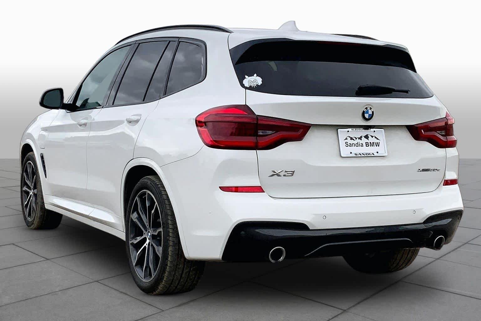 Used 2021 Alpine White BMW xDrive30e image 11