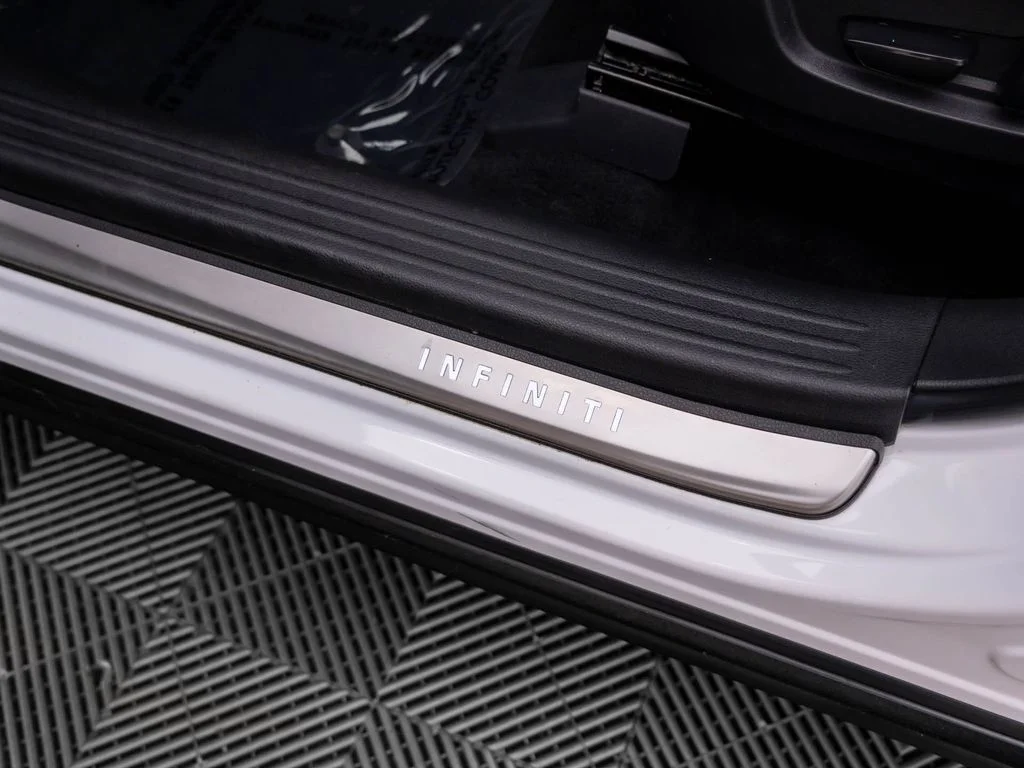 Used 2019 White INFINITI ESSENTIAL image 15