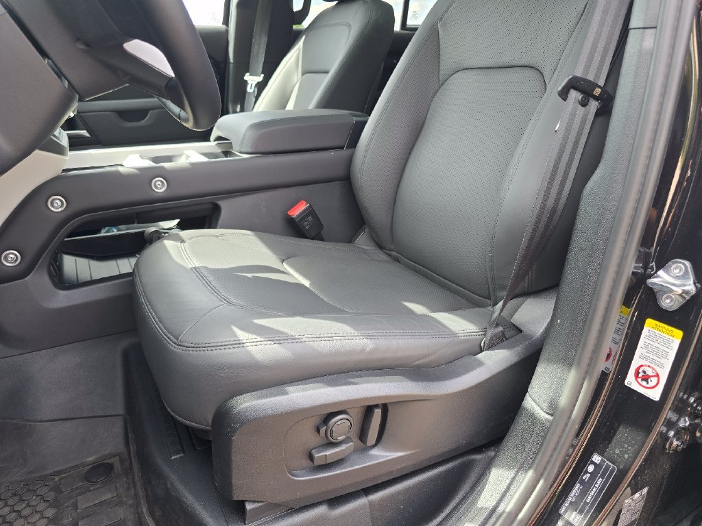 New 2026 Santorini Black Land Rover X-Dynamic se image 20