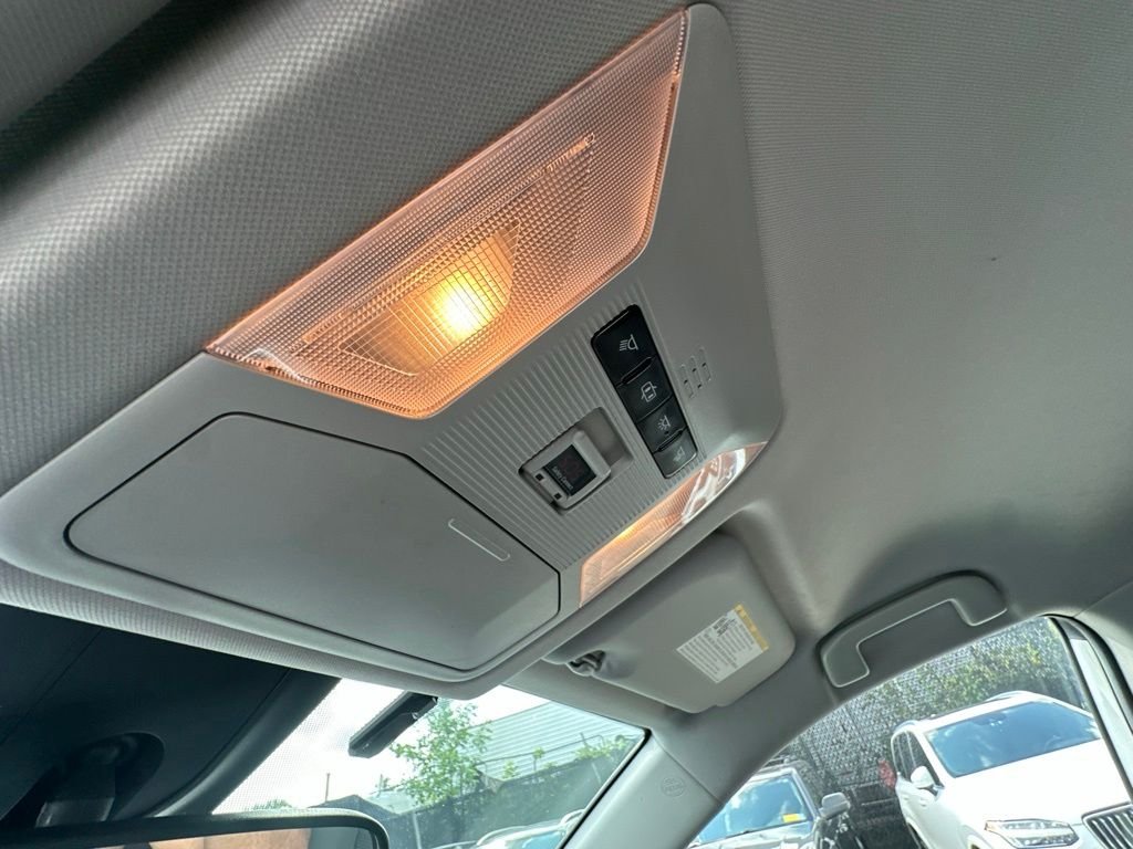 Used 2019 White Toyota LE image 18