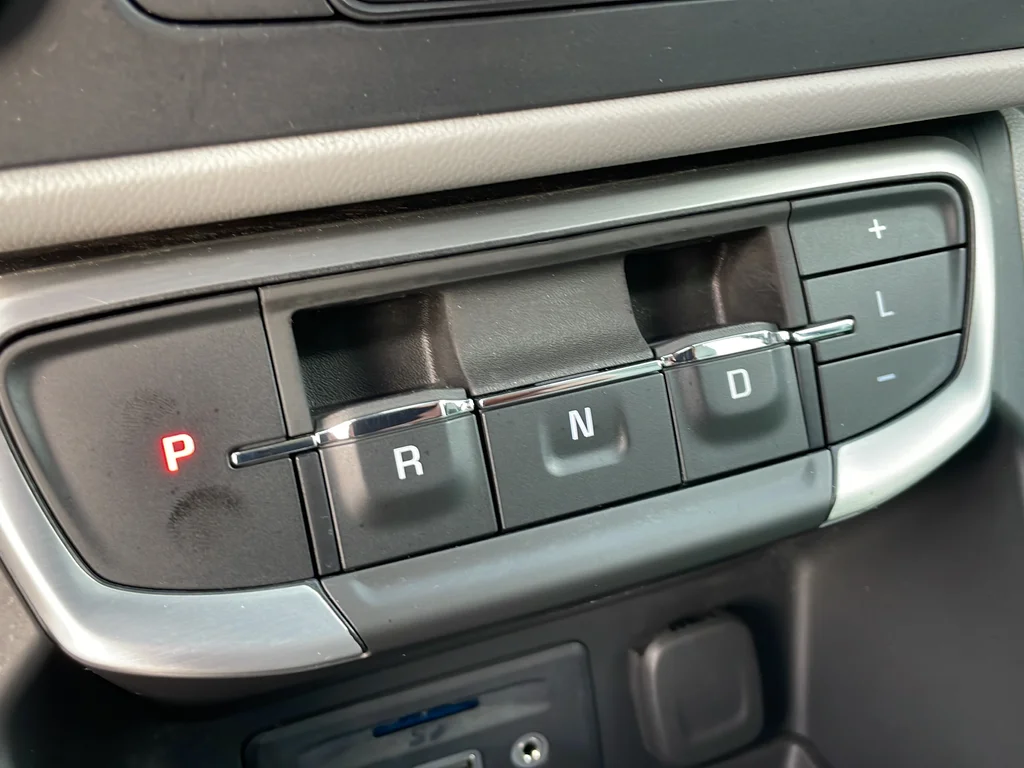 Used 2022 Silver GMC SLT image 29