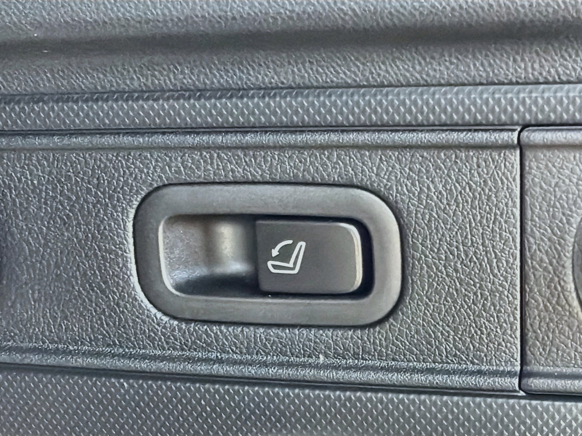 Used 2022 Ice Silver Metallic Subaru Wilderness image 13