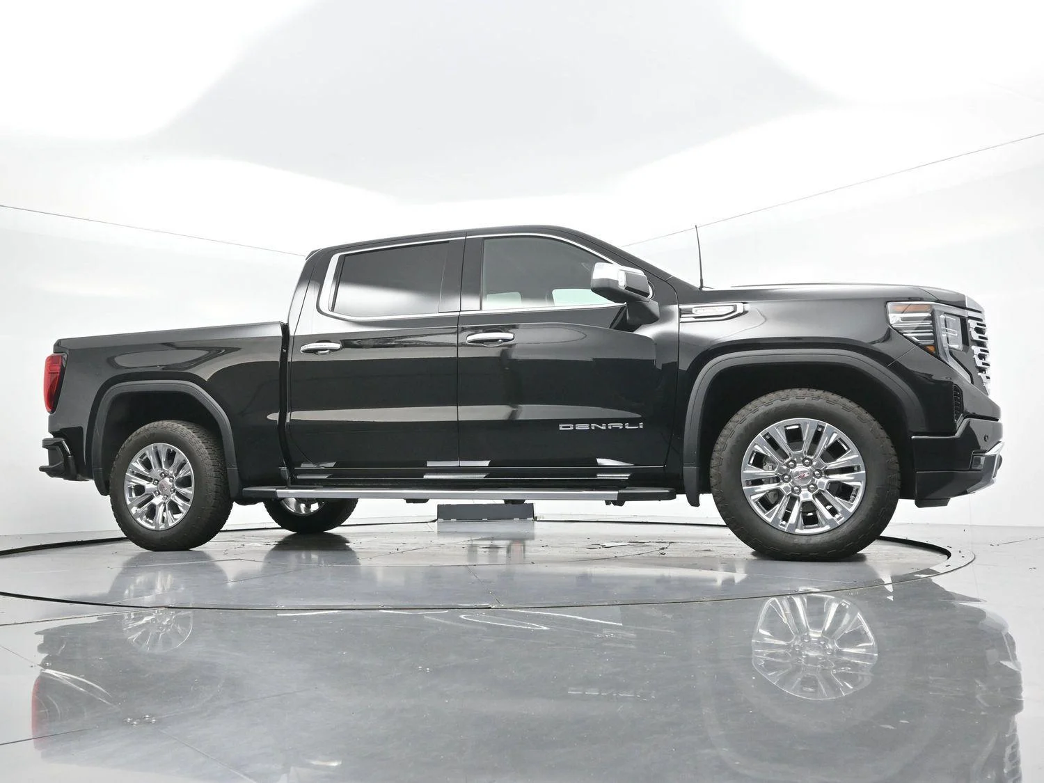 Used 2025 Onyx Black GMC Denali image 49