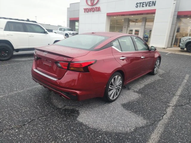 Used 2023 Red Nissan 2.5 SL image 7