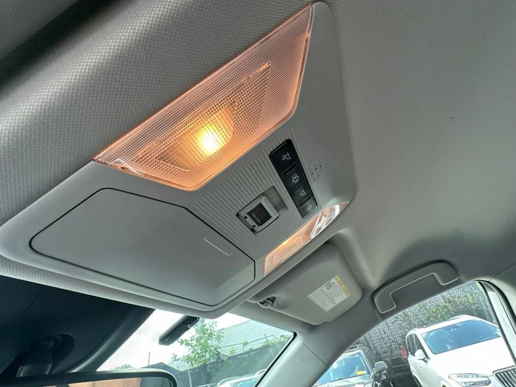 Used 2019 White Toyota LE image 18