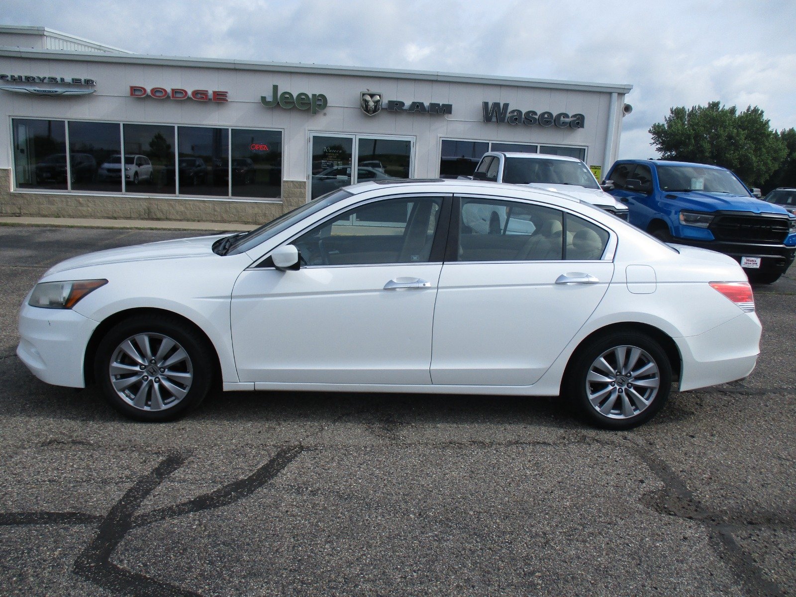 Used 2012 Honda Accord EX-L V6 with VIN 1HGCP3F85CA005038 for sale in Waseca, Minnesota