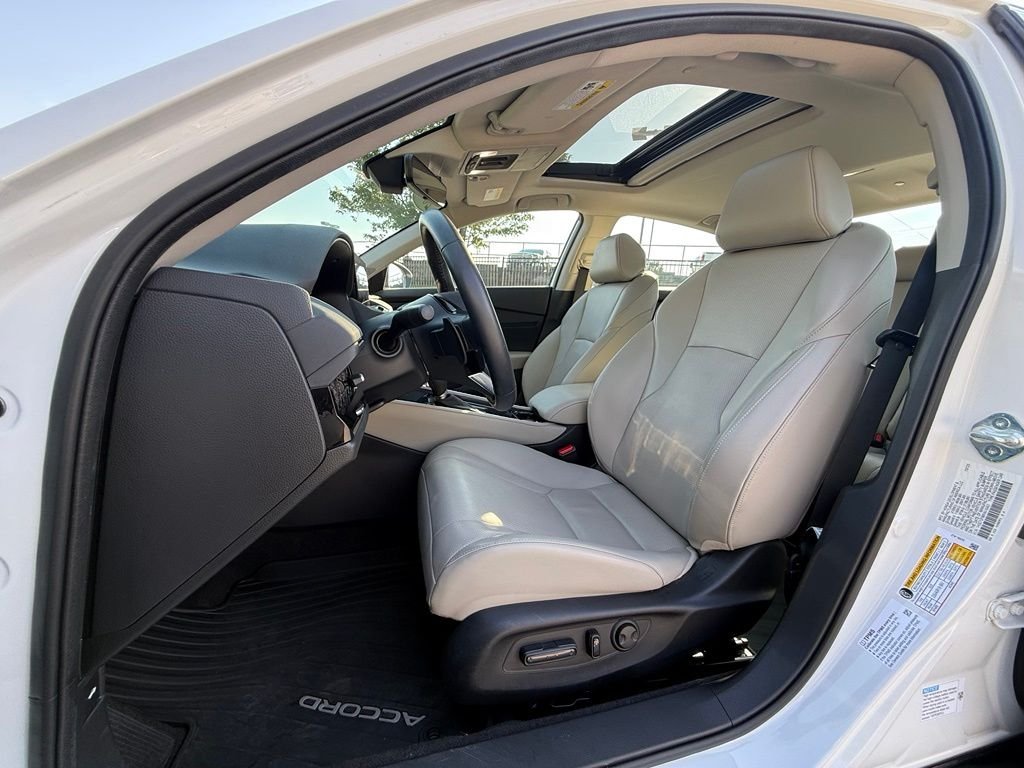 Used 2024  Honda Touring image 17