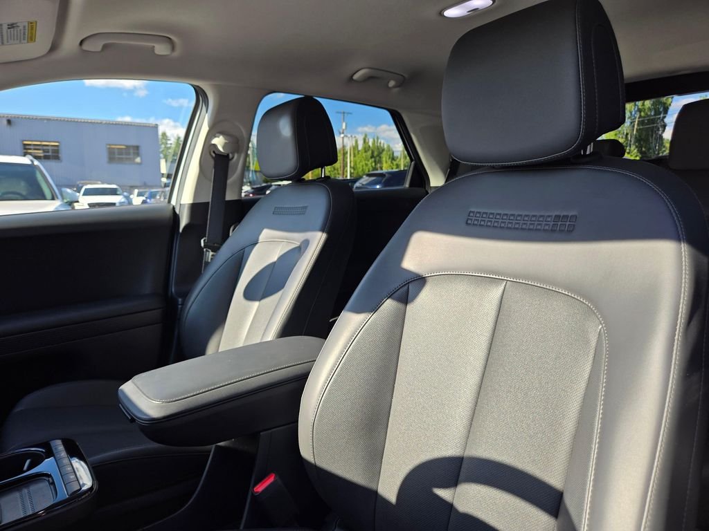 Used 2025 Atlas White Hyundai SEL image 20