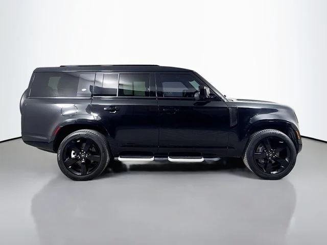 Used 2023 Black Land Rover X-Dynamic SE image 4