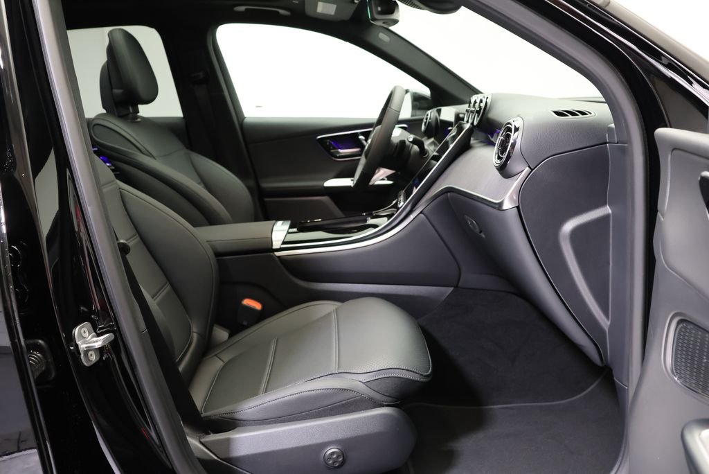 Used 2026 Black Mercedes-Benz GLC 300 image 47