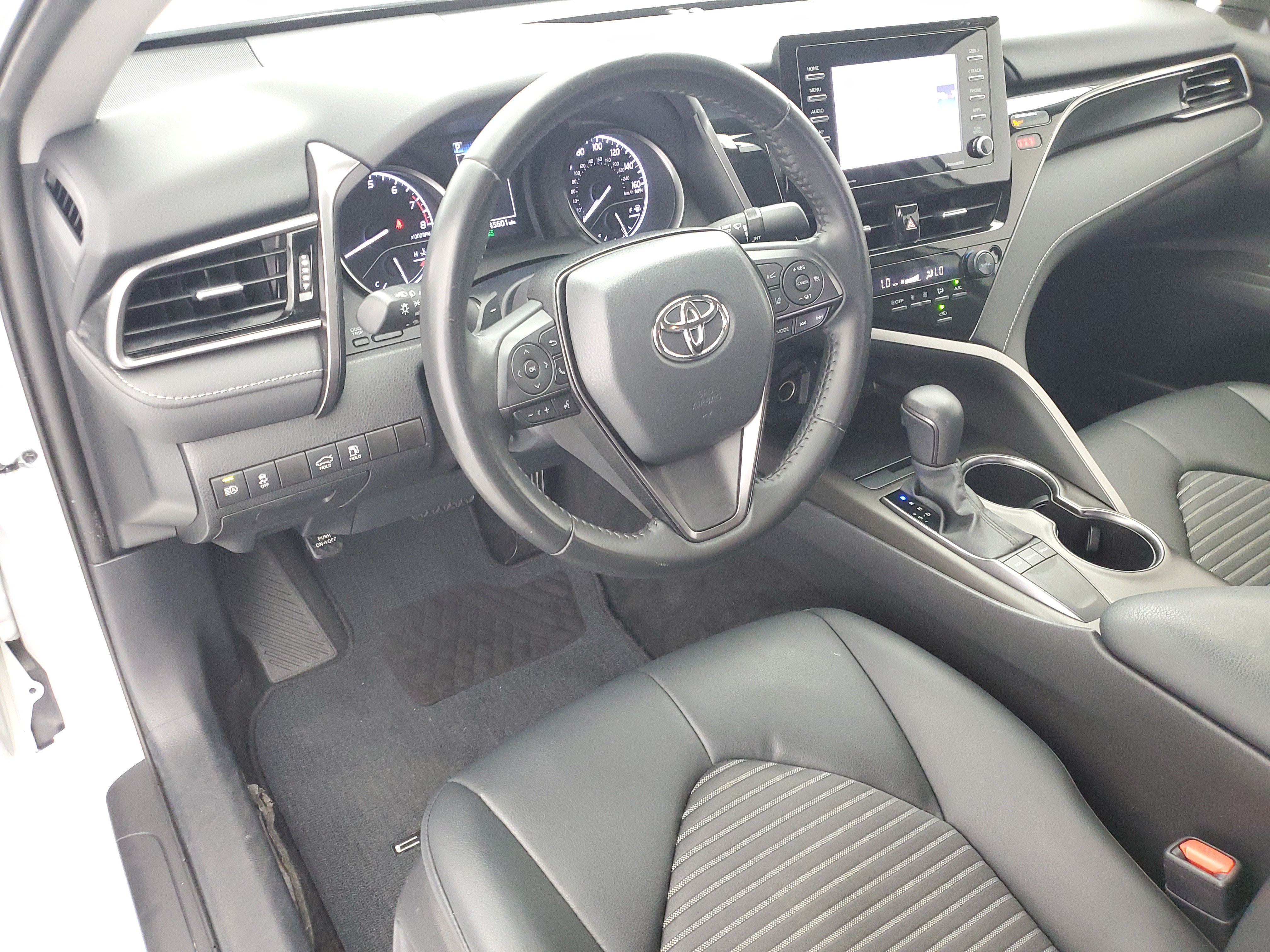 Used 2023 Ice Toyota SE image 18
