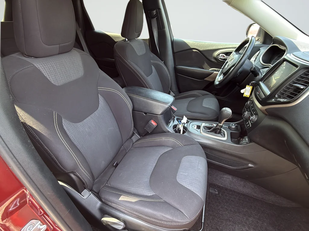 Used 2017 Red Jeep Latitude image 26