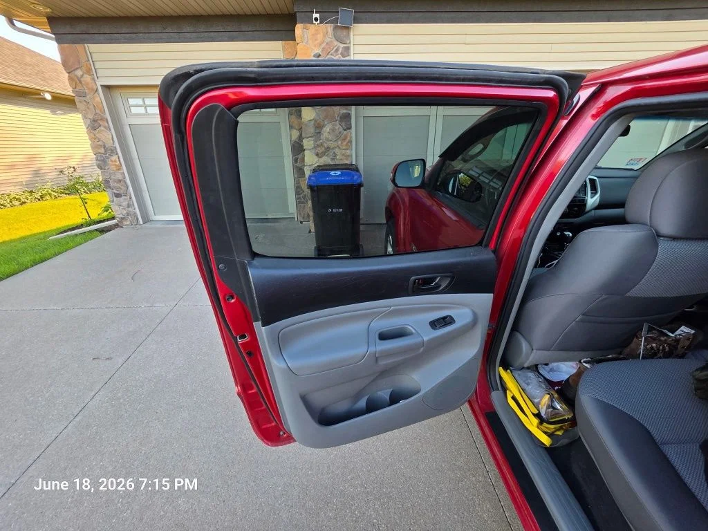 Used 2015 Red Toyota Base image 24