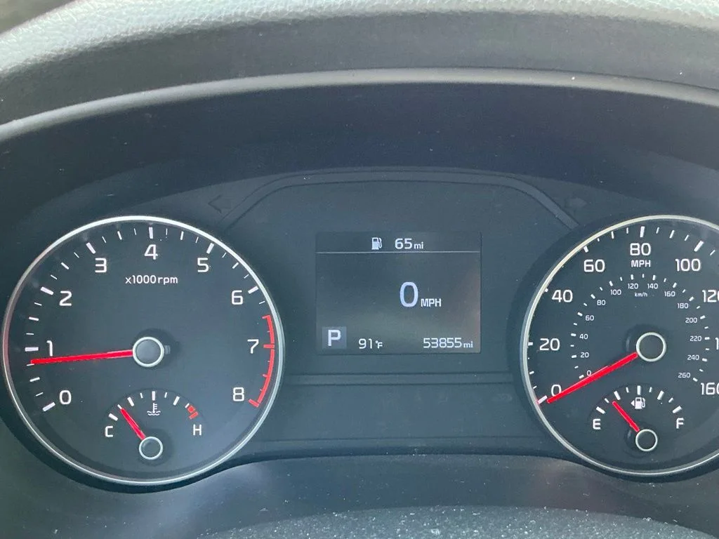 Used 2022 Red Kia LX image 36