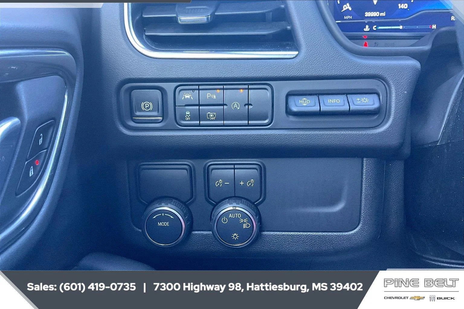 Used 2024 gray Chevrolet Premier image 23