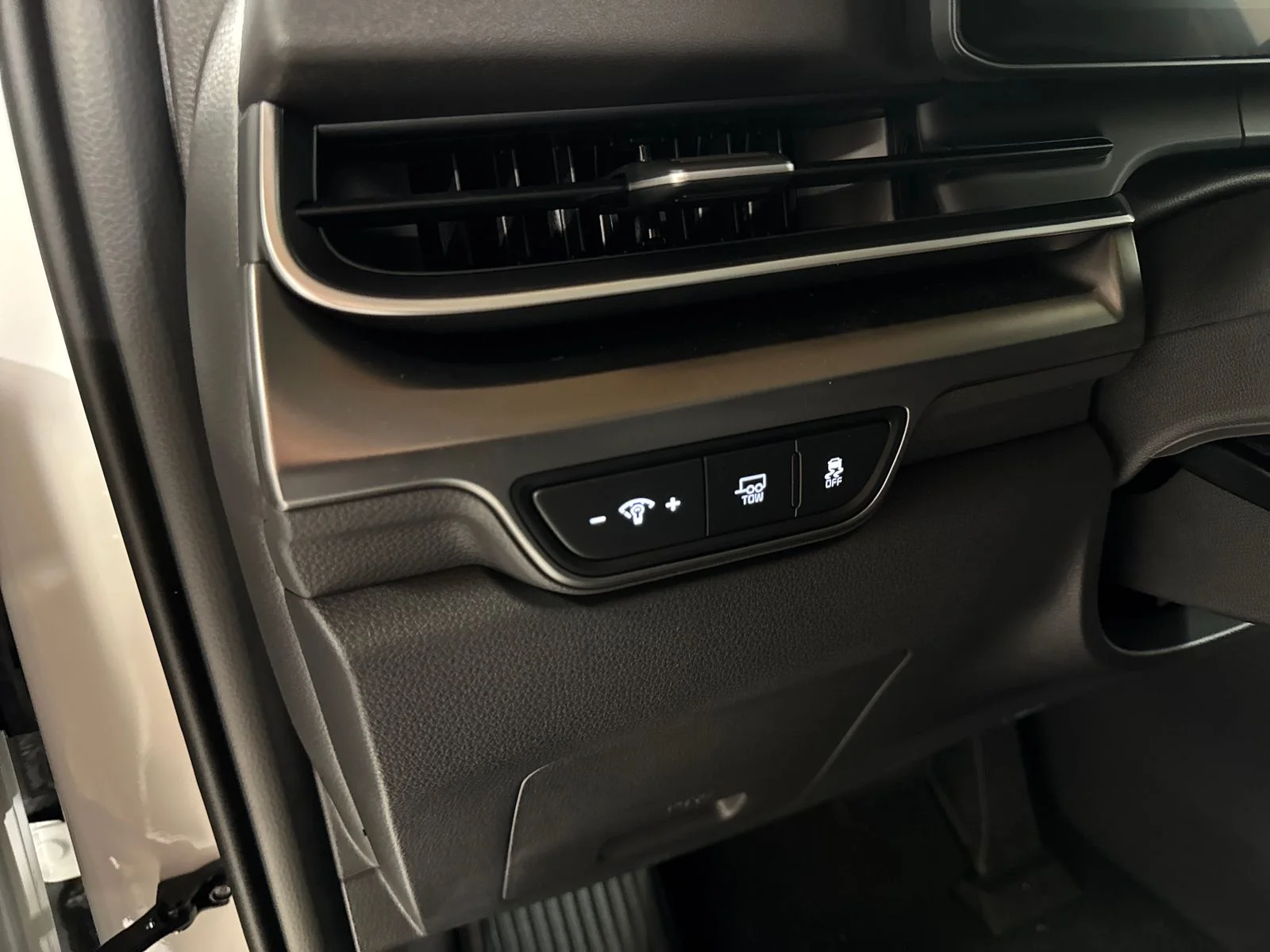 New 2027 Snow White Pearl Kia EX image 14