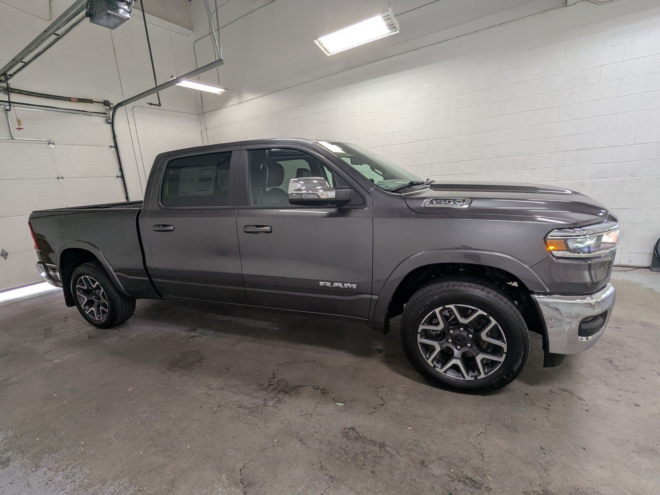 New 2026 Granite Crystal Metallic Clear-Coat Exterior Paint RAM Laramie image 3