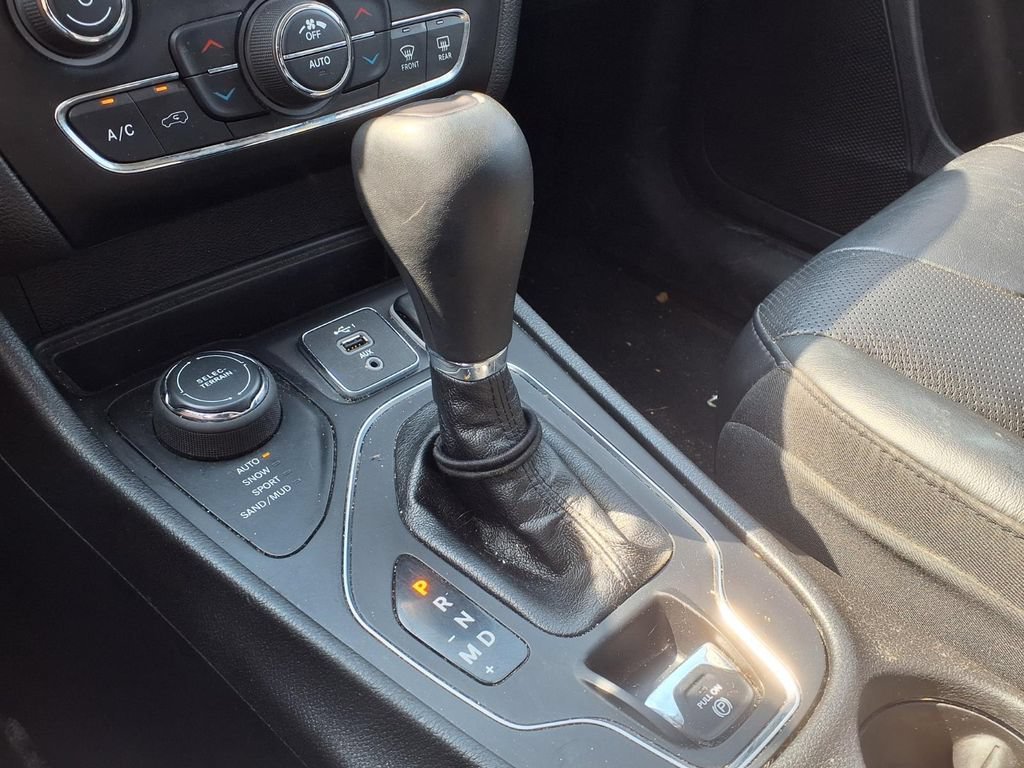 Used 2020 Black Jeep Latitude Lux 4x4 image 20