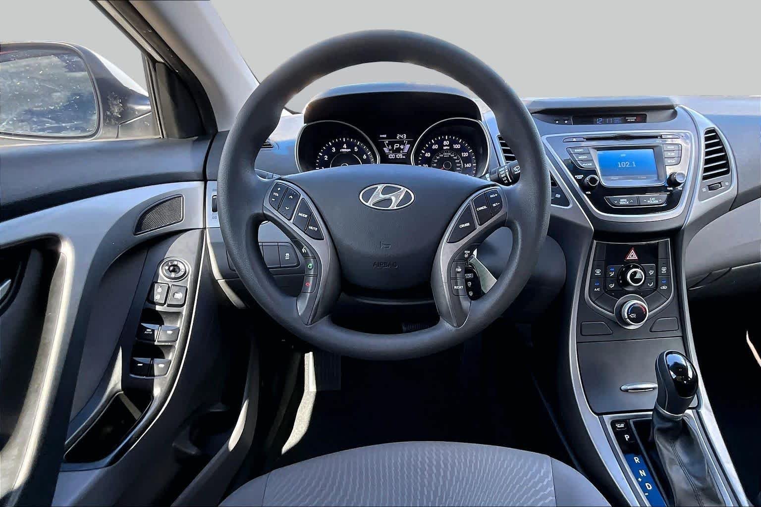 Used 2015 Quartz White Pearl Hyundai SE image 6
