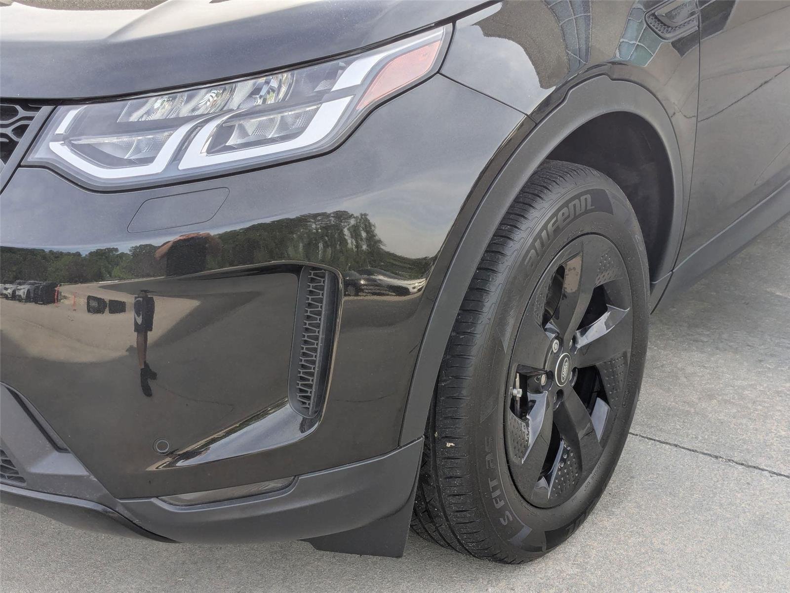 Used 2023 Santorini Black Metallic Land Rover S image 9