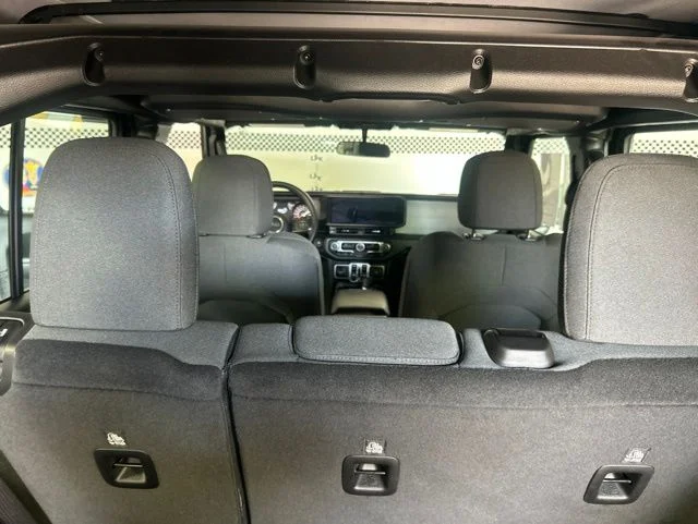 Used 2025 Crystal Metallic Jeep Sport image 39