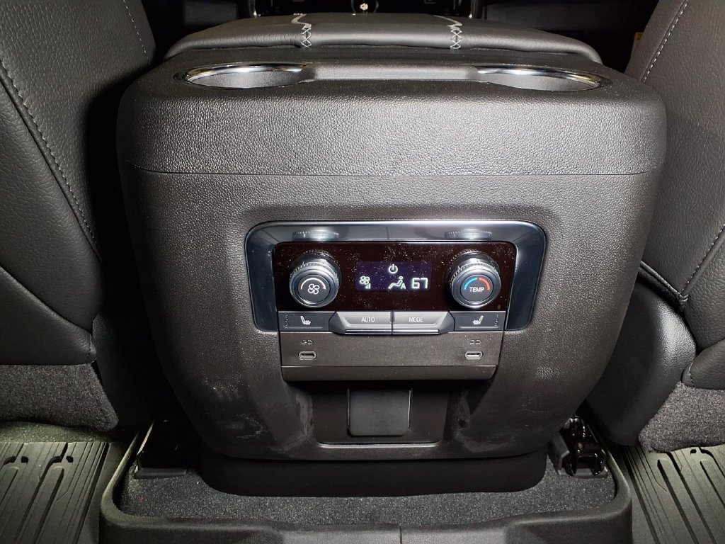 2026 GMC Yukon XL Denali - Photo 13
